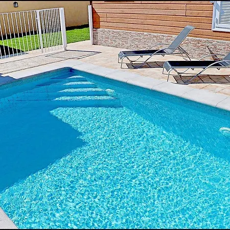 Con Piscina Privada Будинок відпочинку *