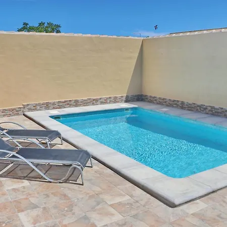 Con Piscina Privada بيت للعطل *